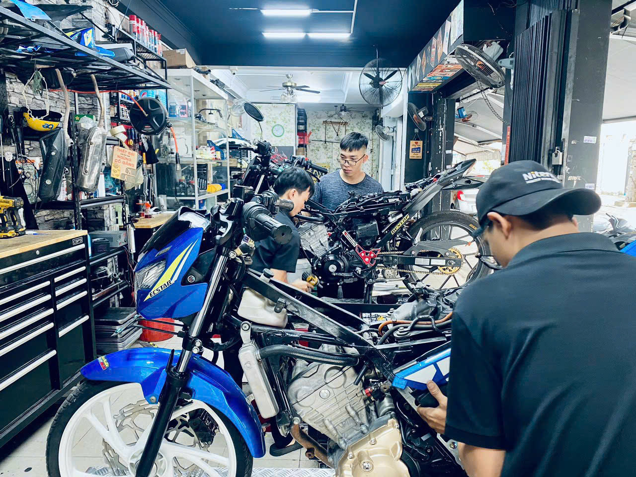 Đội ngũ hỗ trợ thực địa